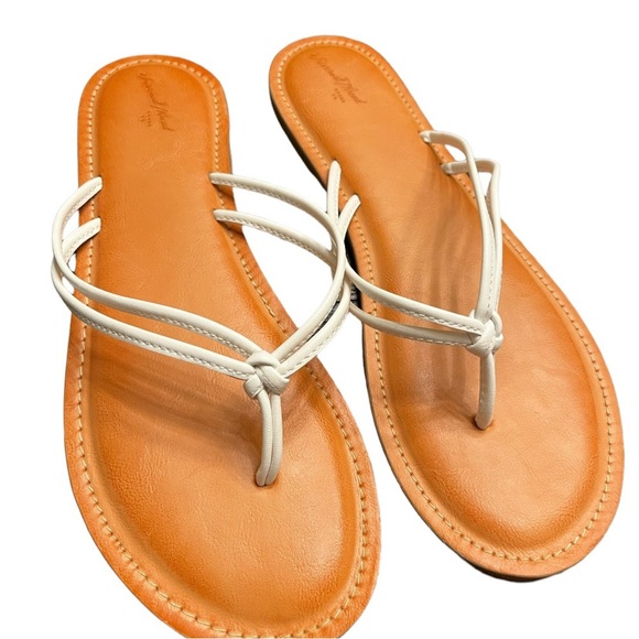 Universal Thread, Women’s size 11, thin white Flip Flop. Gently used once - Picture 1 of 3